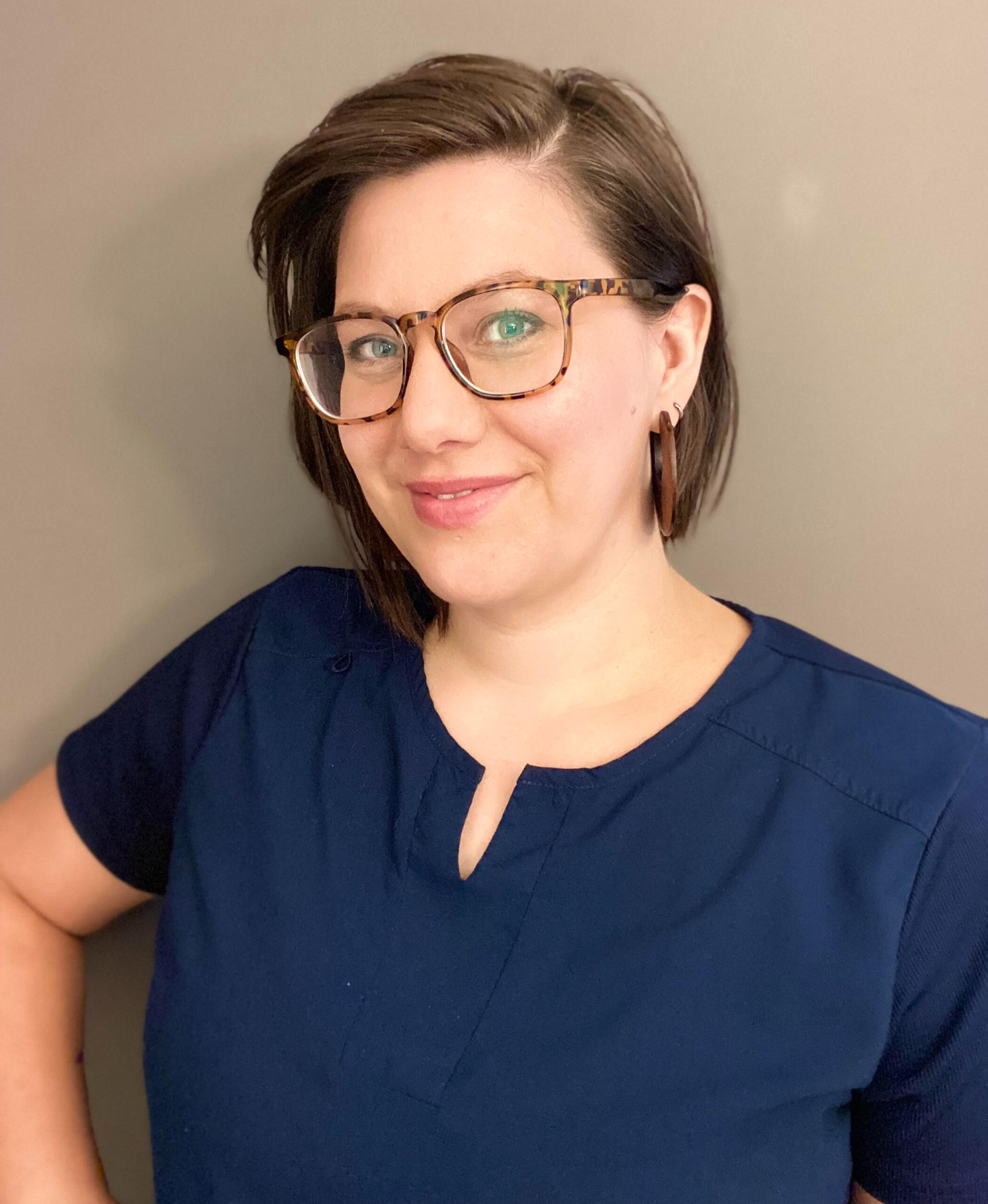 Jesslyn Bell providing manual osteopathy in St. Albert